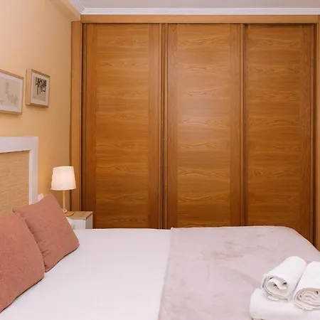 Cómodo Luminoso Y Céntrico By Vigo