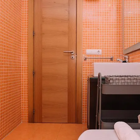 Cómodo Luminoso Y Céntrico By Vigo